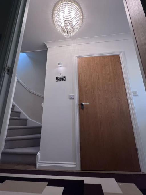 Excel Single Room - 5Mins To Excel & 10Mins To Canary Wharf لندن المظهر الخارجي الصورة